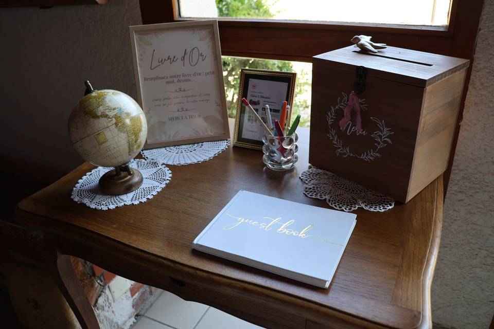 Coin urne et livre d'or