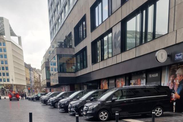 Hourly service Brussels Cardo