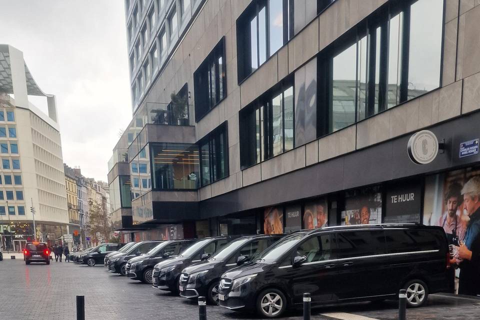 Hourly service Brussels Cardo