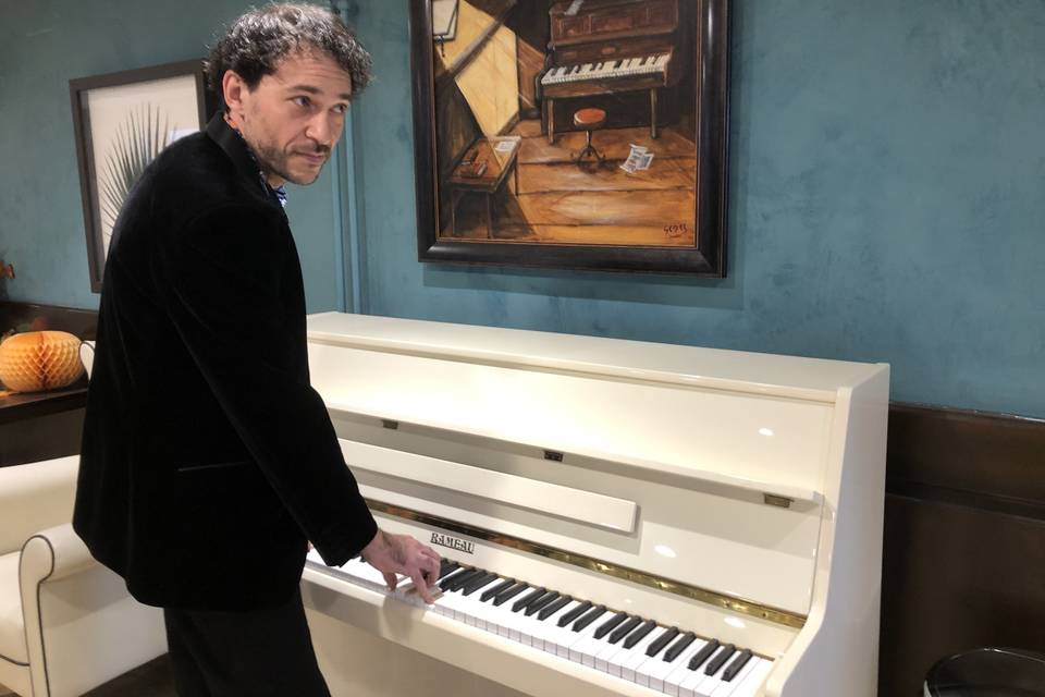 Au piano