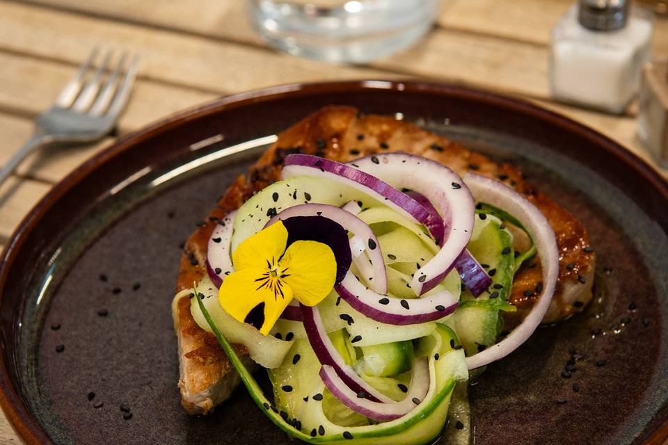 Thon, tagliatelles de concombre