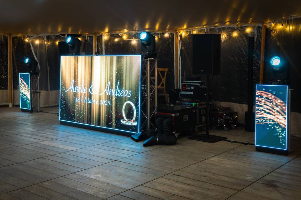 DÉTAIL DU PANNEAU LUMINEUX