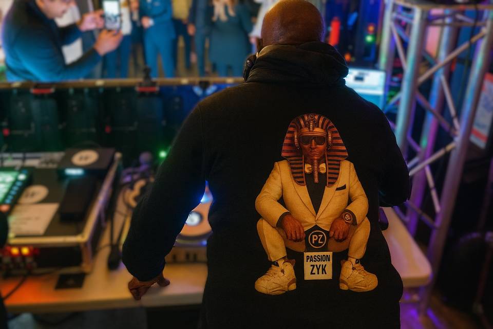 DJ  JOUANT _ VUE DE DOS
