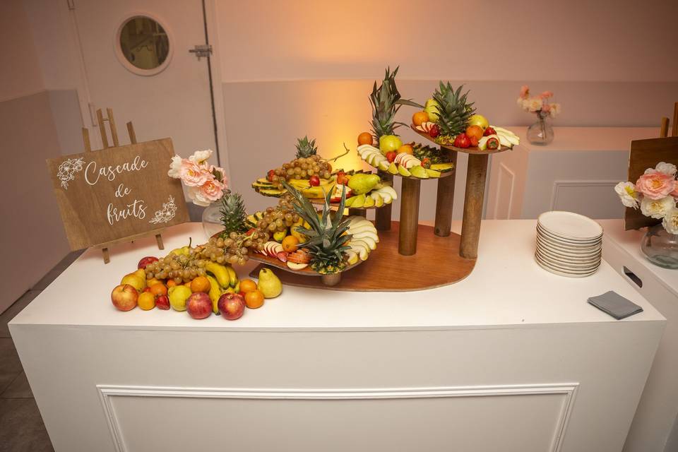 Cascadebde fruits