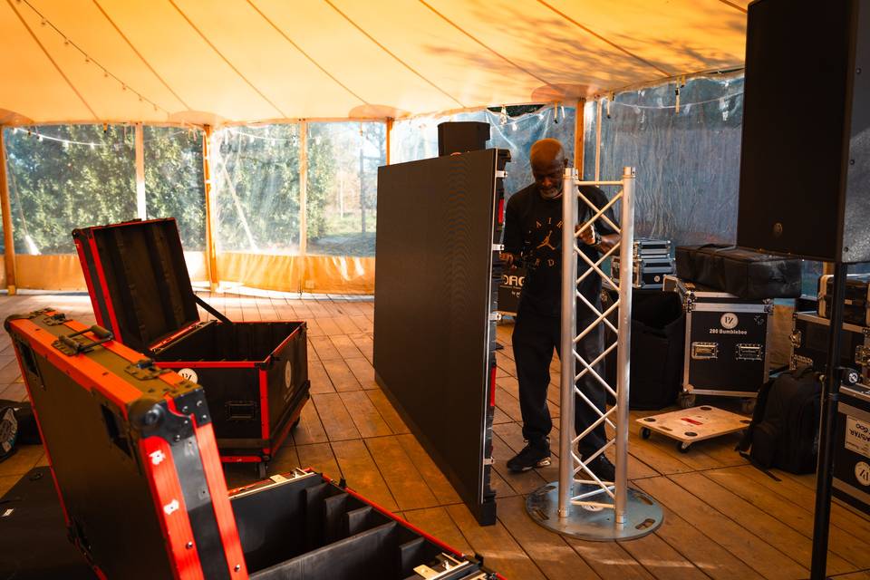 INSTALLATION DU KIT DANS LA SALLE À MANGER