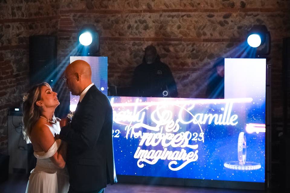 SET DJ EN ARRIÈRE-PLAN _ LES MARIÉS DANSENT