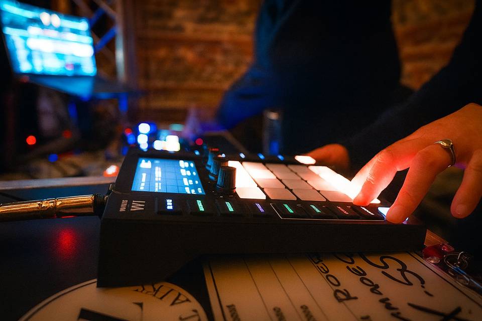 TABLE DE LUMIÈRES_ DÉTAILS