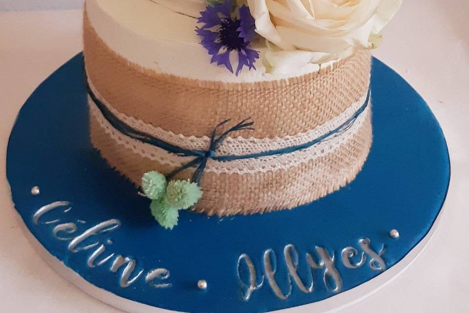 Wedding cake bleu marine