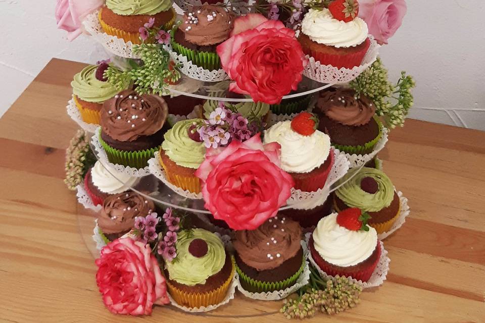 Wedding cake & Cupcakes