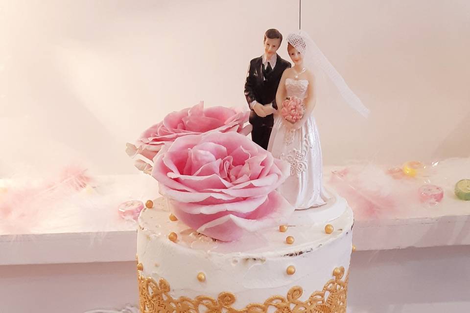 Wedding cake dentelle doré