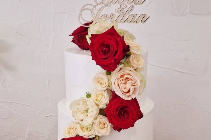 Wedding cake cascade de fleurs