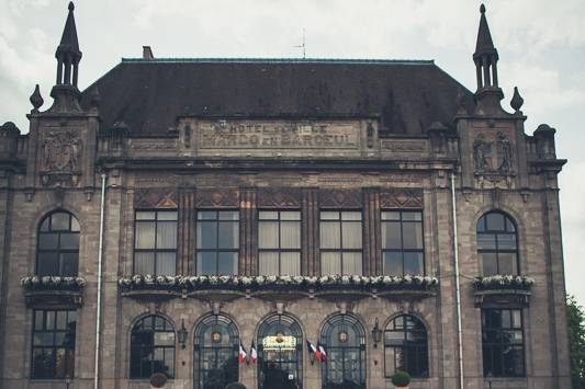 Devant la mairie