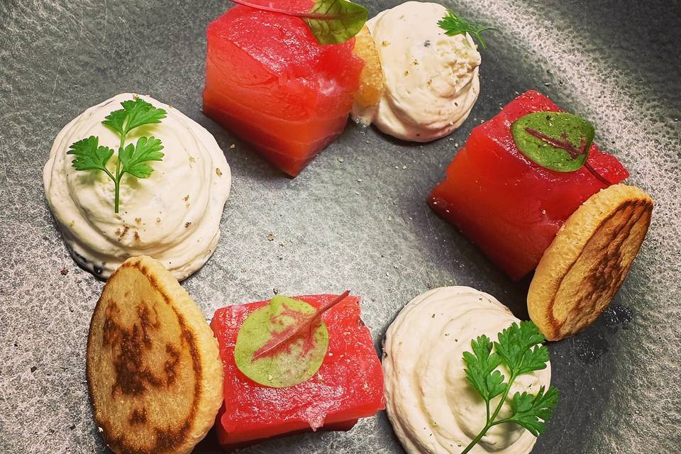 Saumon gravlax et caviar