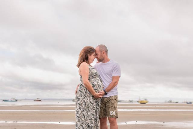 Couple-grossesse bord de plage