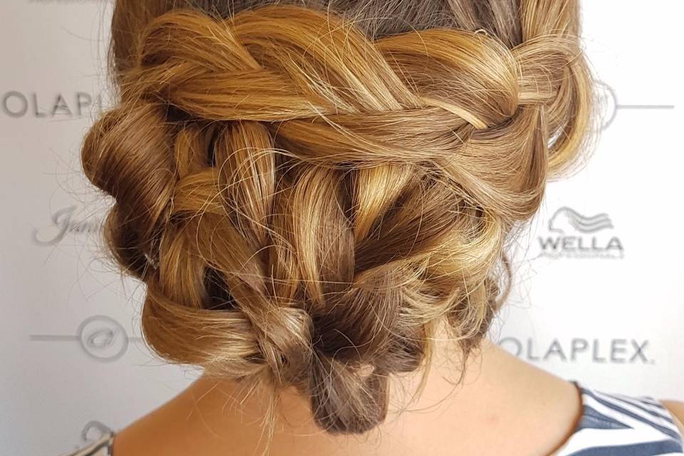 Chignon messy natté