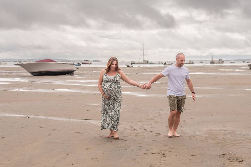Couple-grossesse bord de plage