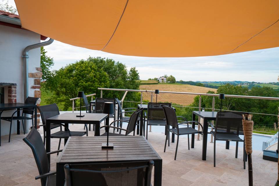 Vue sur la terrasse et le putt