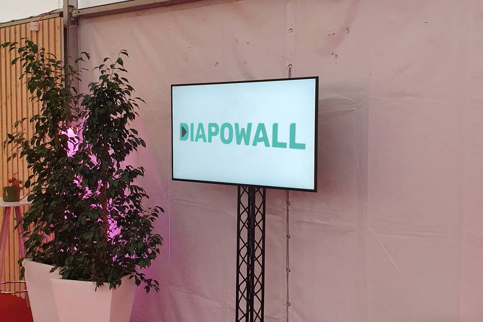 Diapowall anywhere