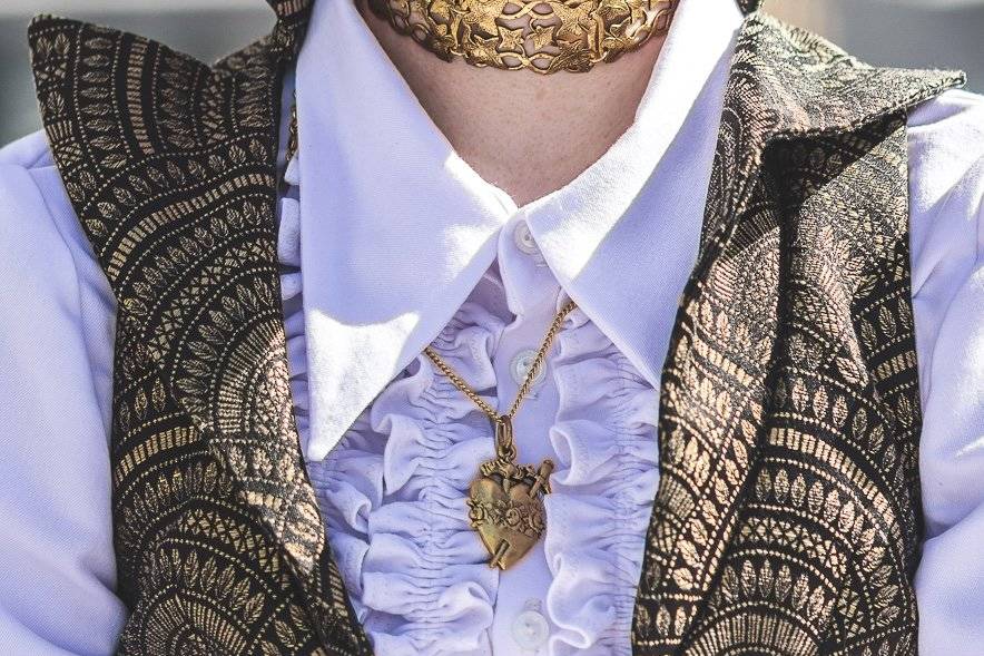 Chemise et veston vampiriques