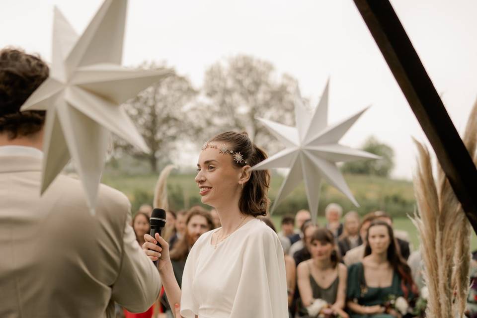 Une robe de mariée épurée