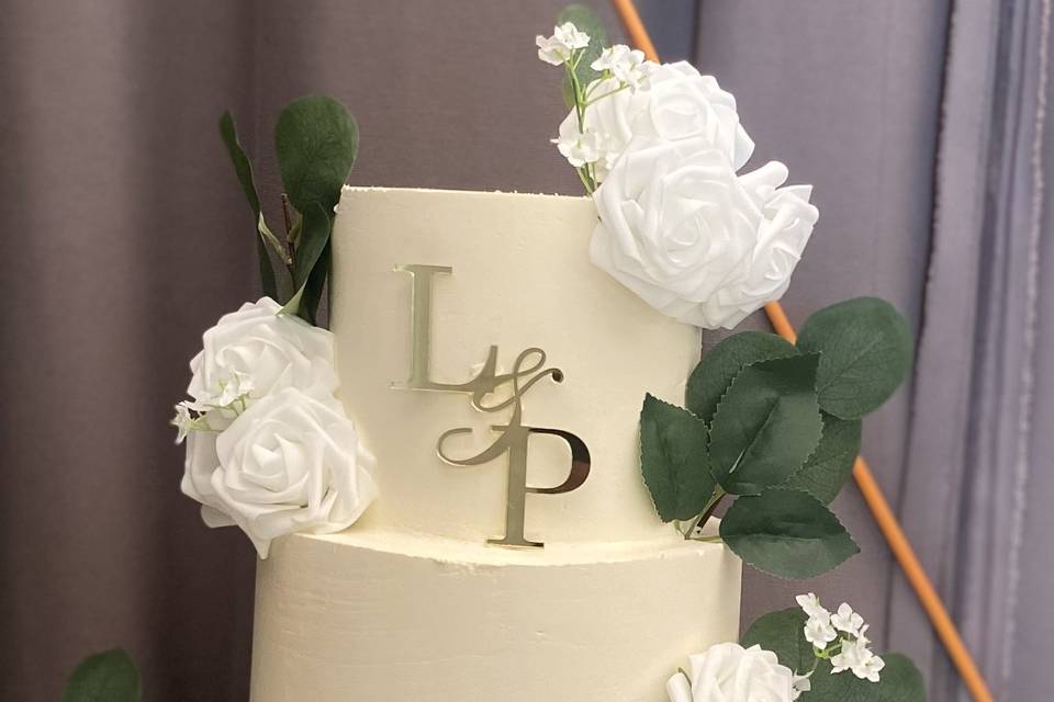 Wedding cake blanc et fleuri