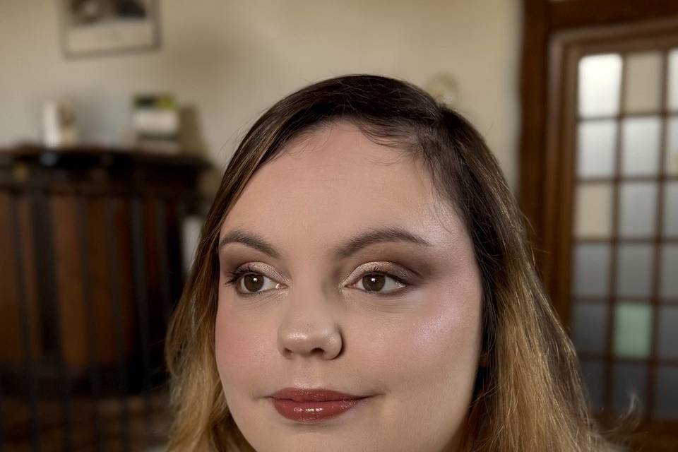 Maquillage sophistiqué invitée
