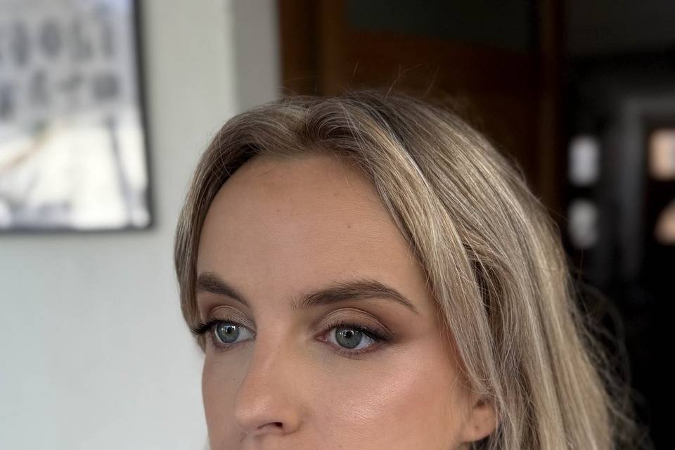 Maquillage invitée sophistiqué