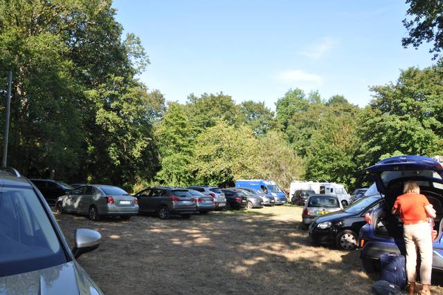 Un grand parking