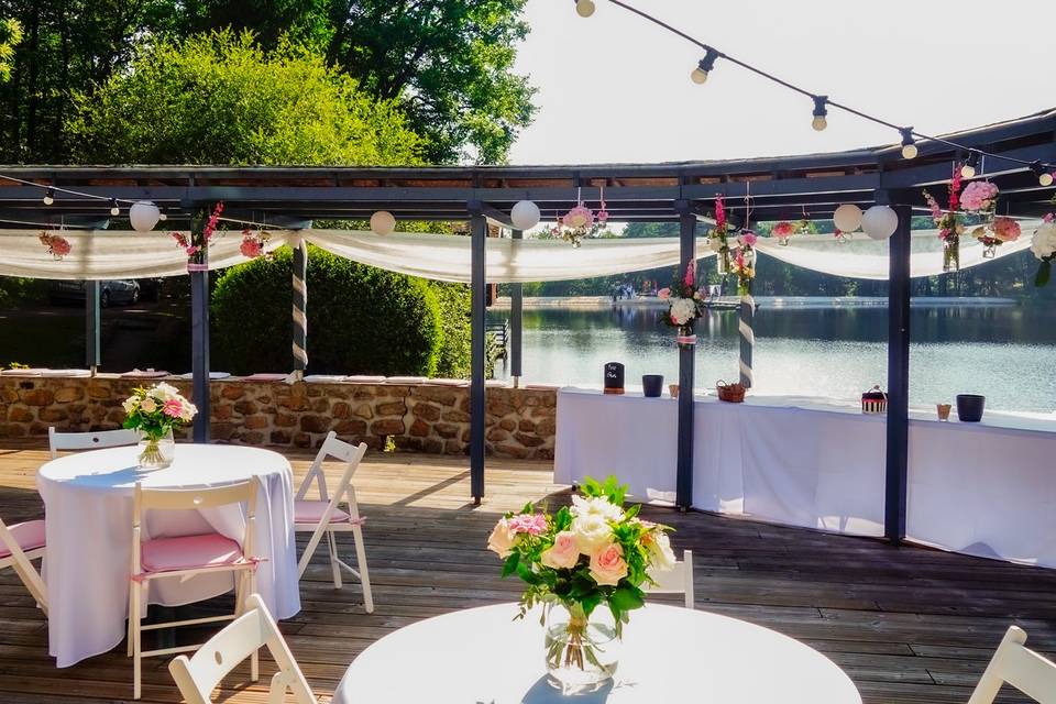 Terrasse au bord de l'eau