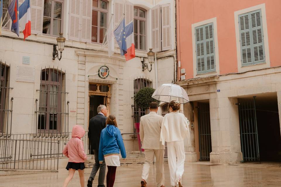 Mairie et pluie, c'est joli !