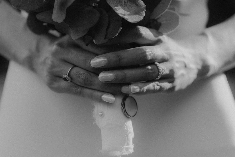 La mariée et son bouquet