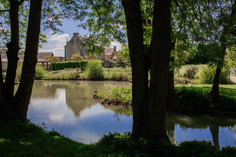 Etang et coin cérémonie