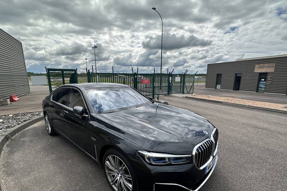 BMW 745Le Avant droit