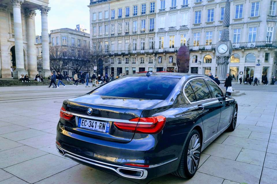 BMW 745Le Avant droit