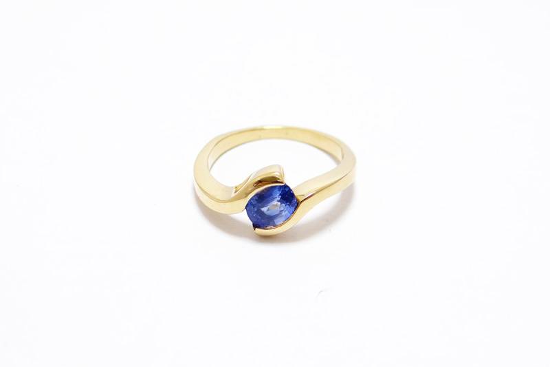 Bague-or-saphir-ceylan-bleu