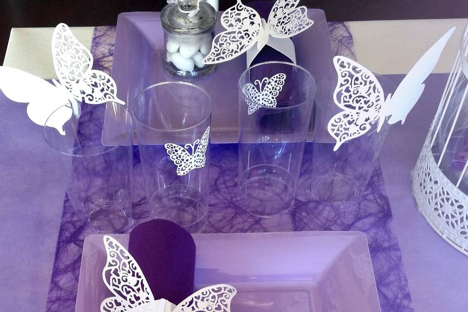 Table violette papillon