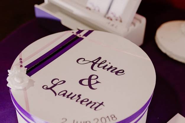 Salle mariage violet et blanc