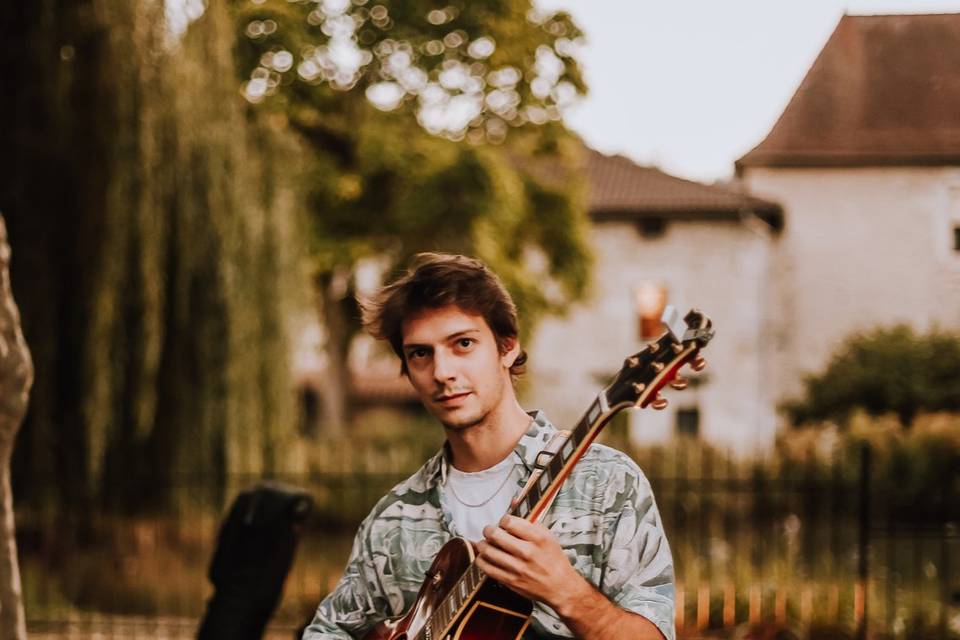 Guillaume à la guitare