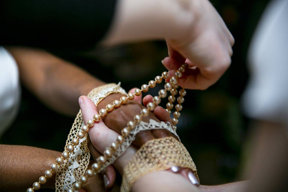 Rituel des mains liées