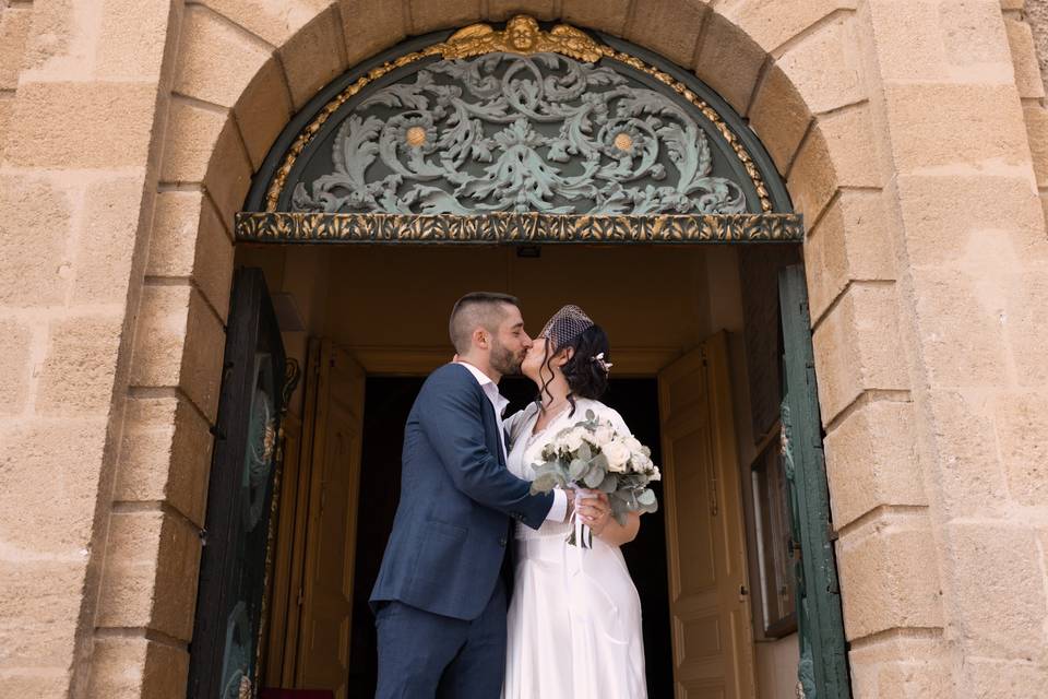 Baiser sortie église