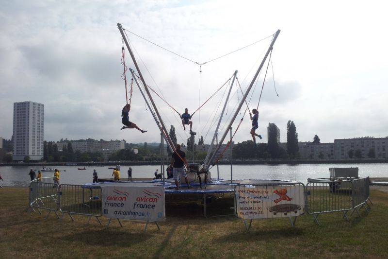 Trampolines à harnais motorisés