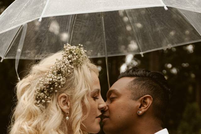 Bisous sous la pluie