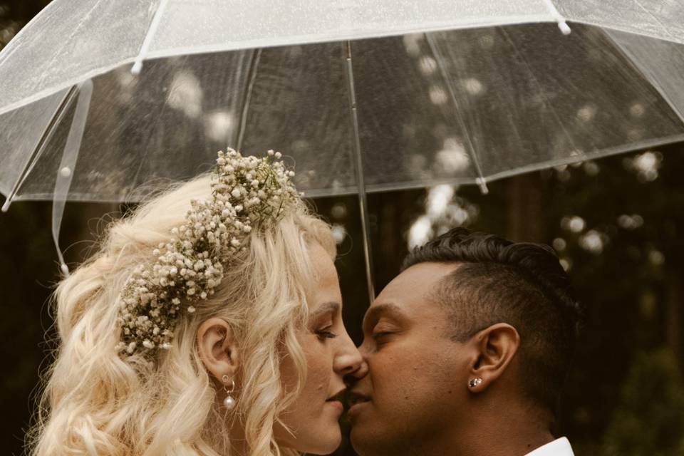 Bisous sous la pluie