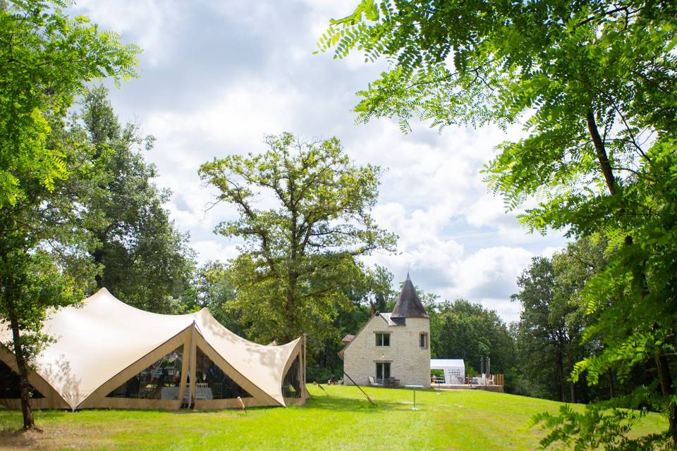 Le domaine et sa tente nomade