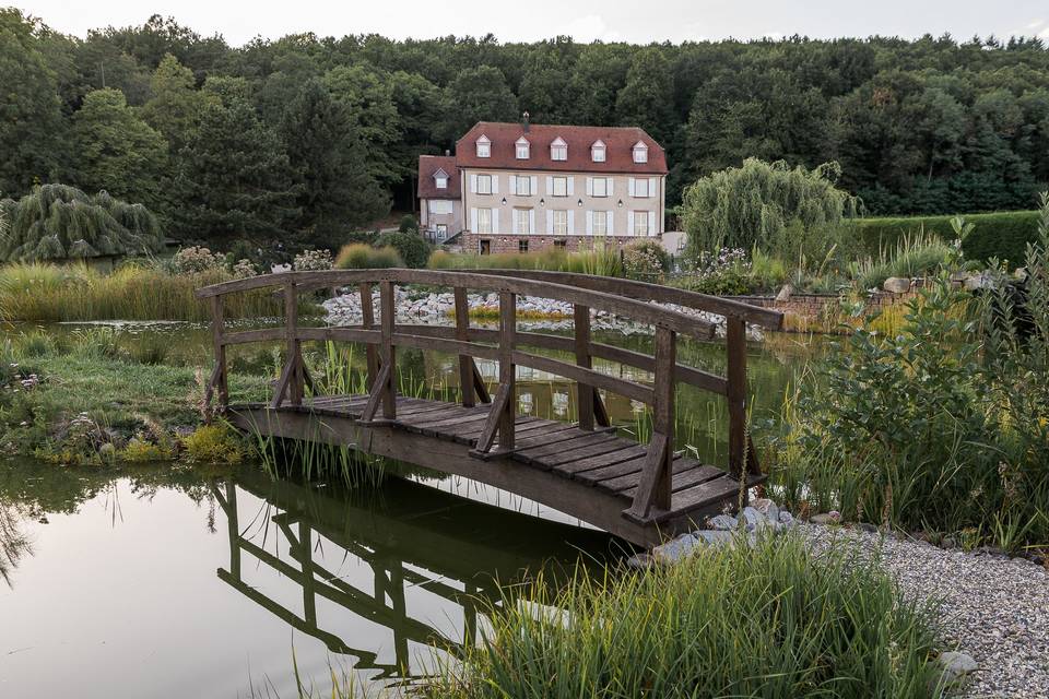 Pont sur l'étang