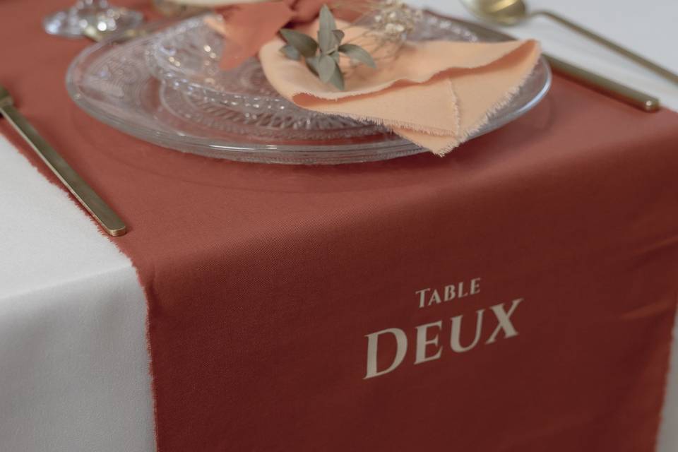 Chemin de table avec numéro de