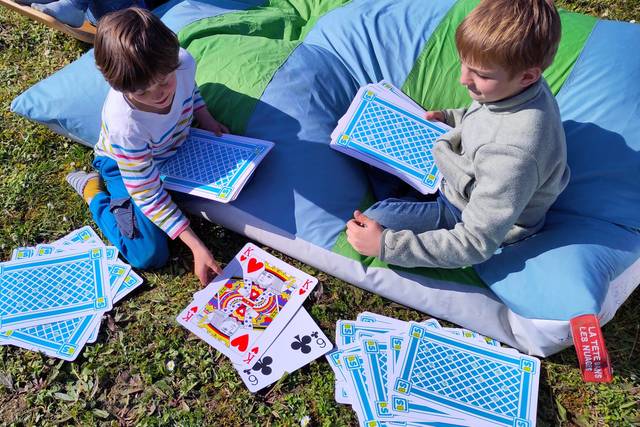 Jeu de cartes géant