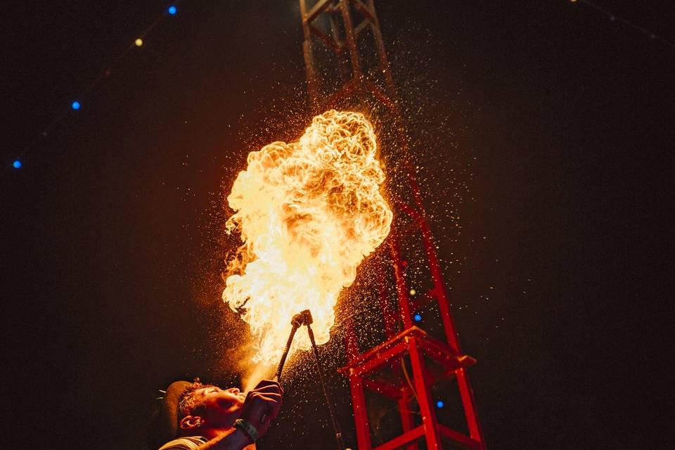 Cracheur de feu / Madame Loyal