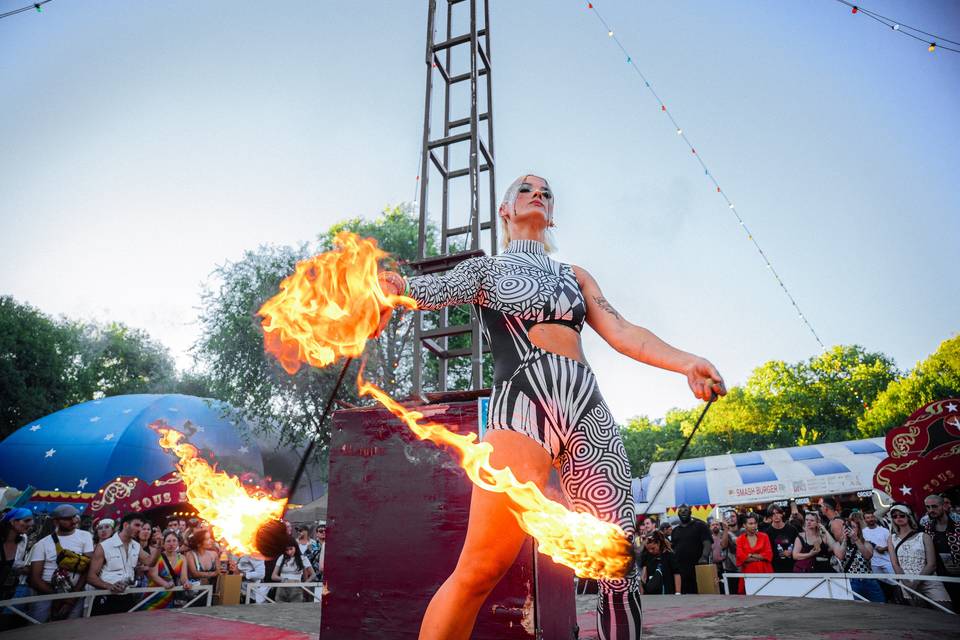 Bolas feu / Madame Loyal
