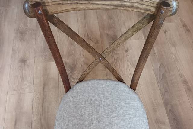 Chaise en bois dos croisé